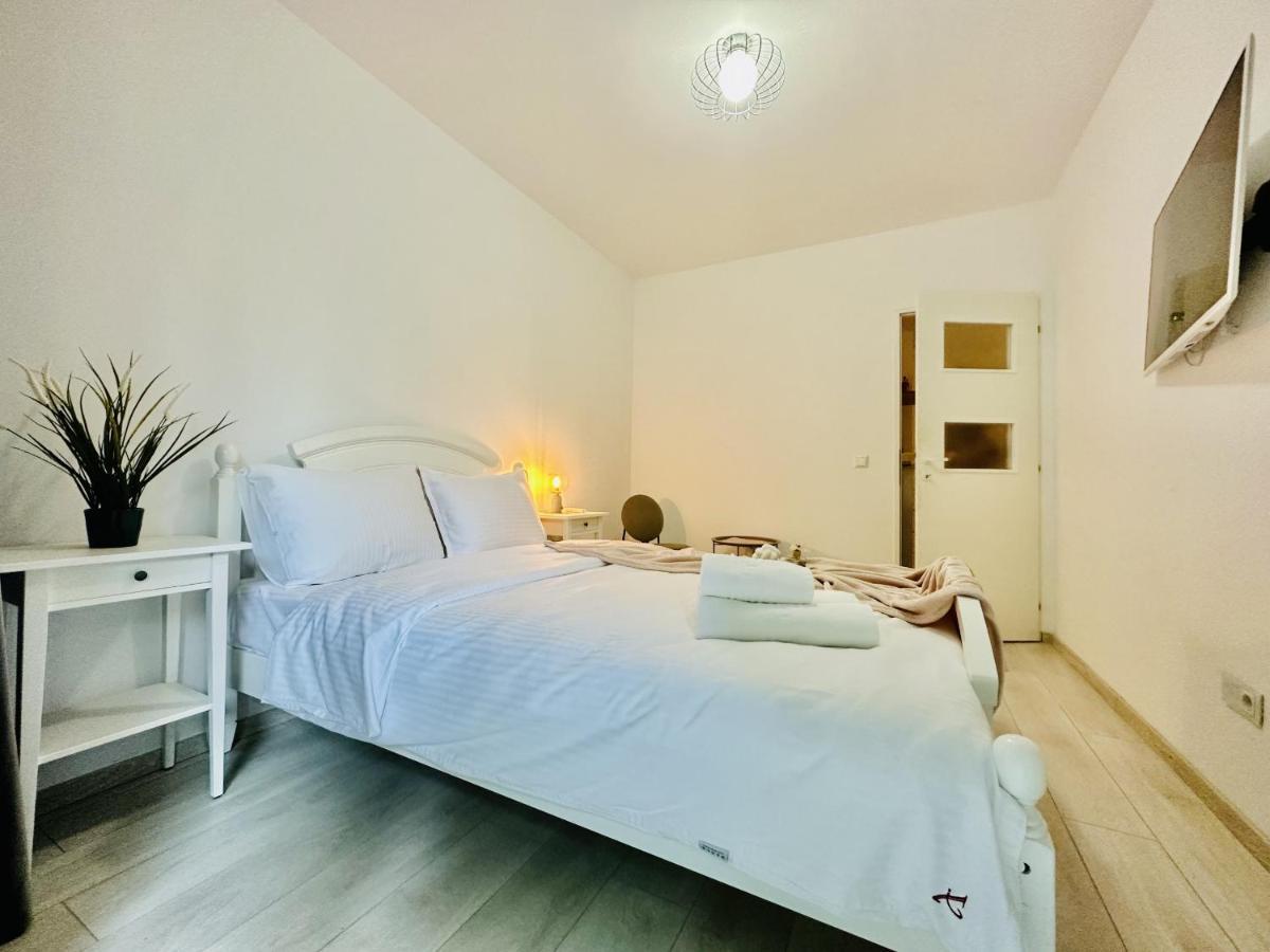 Palfi Apartment With Garden & Parking Cluj-Napoca Buitenkant foto